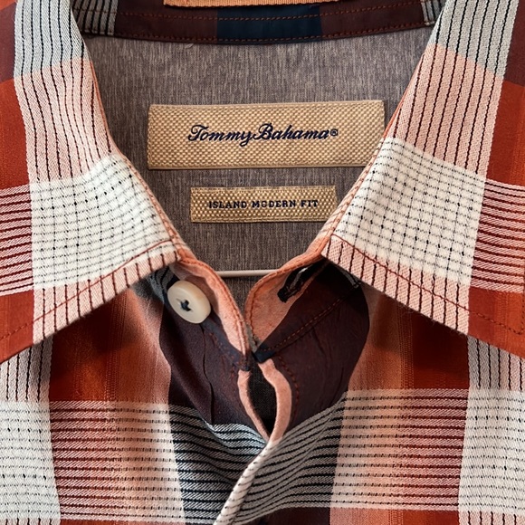 Tommy Bahama button down shirt. Island modern fit. - Picture 2 of 3